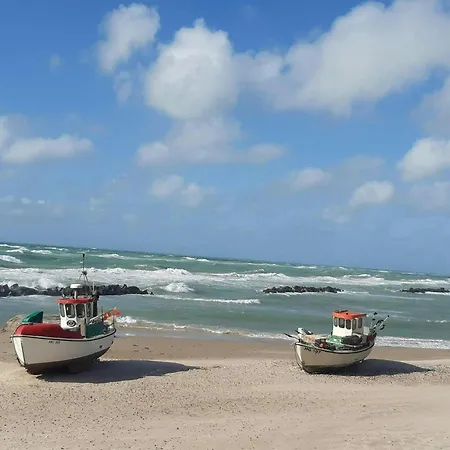 بيت للعطل With Ocean View In Lonstrup